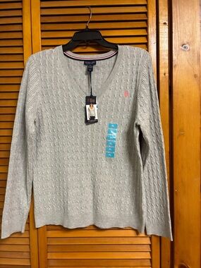 Ralph Lauren Light Gray Cable Knit V-Neck Sweater with Pink Pony length 25”